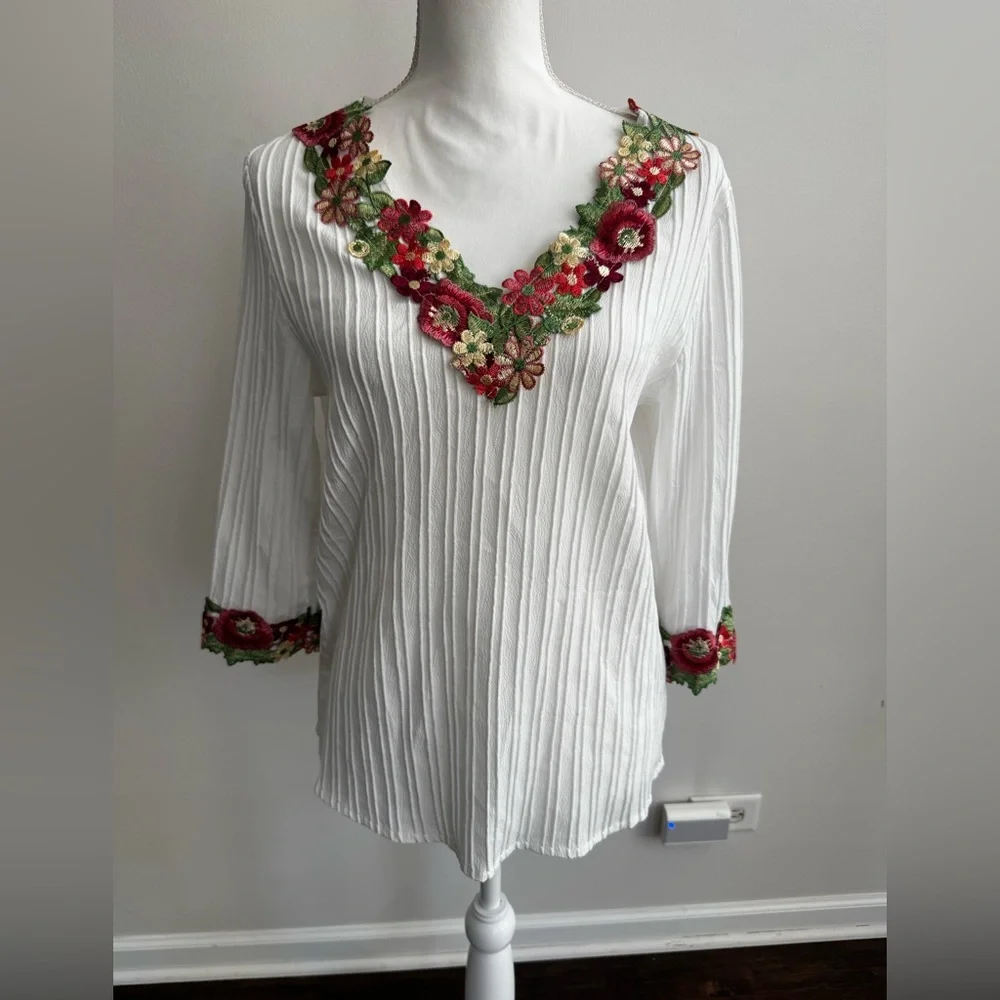 SHEIN White Blouse with Red Floral Embroidery - Picture 2 of 6